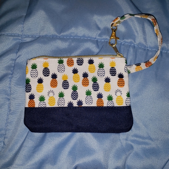 Cute Pineapple pouch - Picture 1 of 1